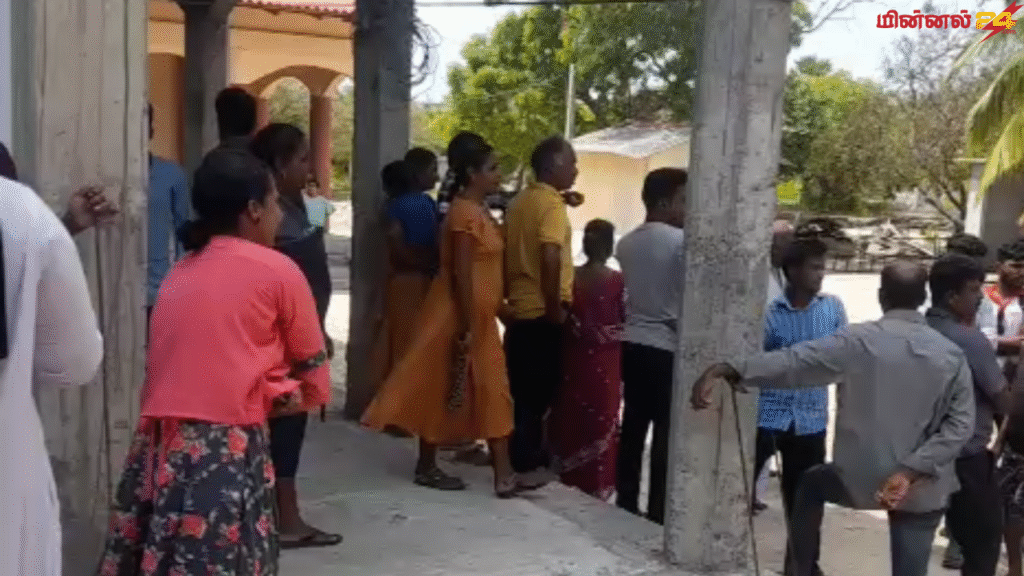செம்பியன்பற்று சென் பிலிப்நேரியார் ஆலய பொதுக்கூட்டத்தில் கைகலப்பு: யுவதி காயம்
