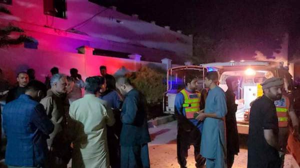 பாகிஸ்தான் பொலிஸ்நிலையத்தில் வெடிப்பு 13 பேர் பலி