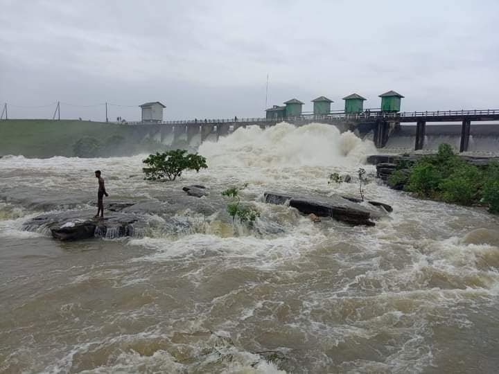 உன்னிச்சை குளத்தின் மூன்று வான்கதவுகள் திறப்பு