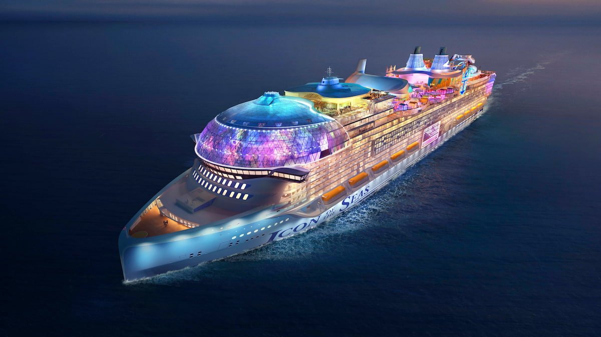 உலகின் மிகப்பெரிய பயணிகள் கப்பல் தனது பயணத்தை தொடங்குகிறது