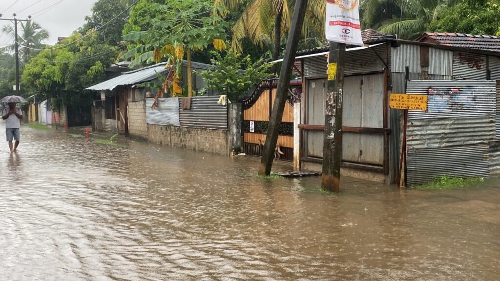 வெள்ளத்தில் மூழ்கியுள்ள ஜெயந்திபுரம்