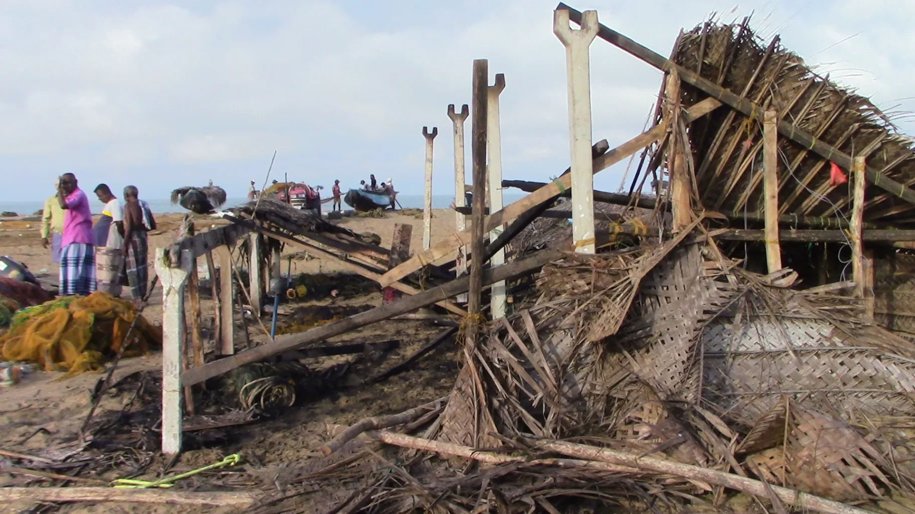 தீக்கிரையான மீன் வாடி