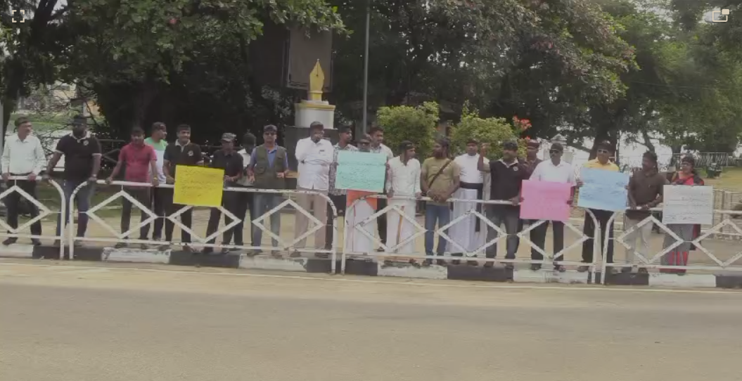 மட்டக்களப்பில் ஊடக அடக்குமுறைக்கு எதிரான மாபெரும் கறுப்பு பட்டி போராட்டம்