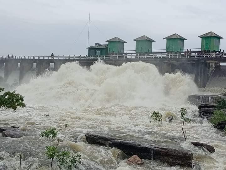 உன்னிச்சை குளத்தின் மூன்று வான்கதவுகள் திறப்பு