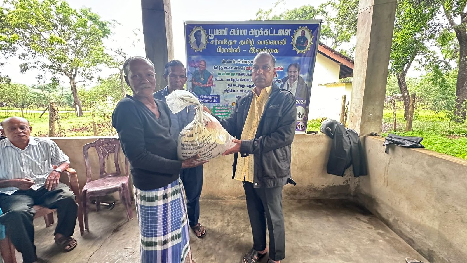 கிளிநொச்சியில் ஐம்பது குடும்பங்களுக்கு வாழ்வாதார உதவி