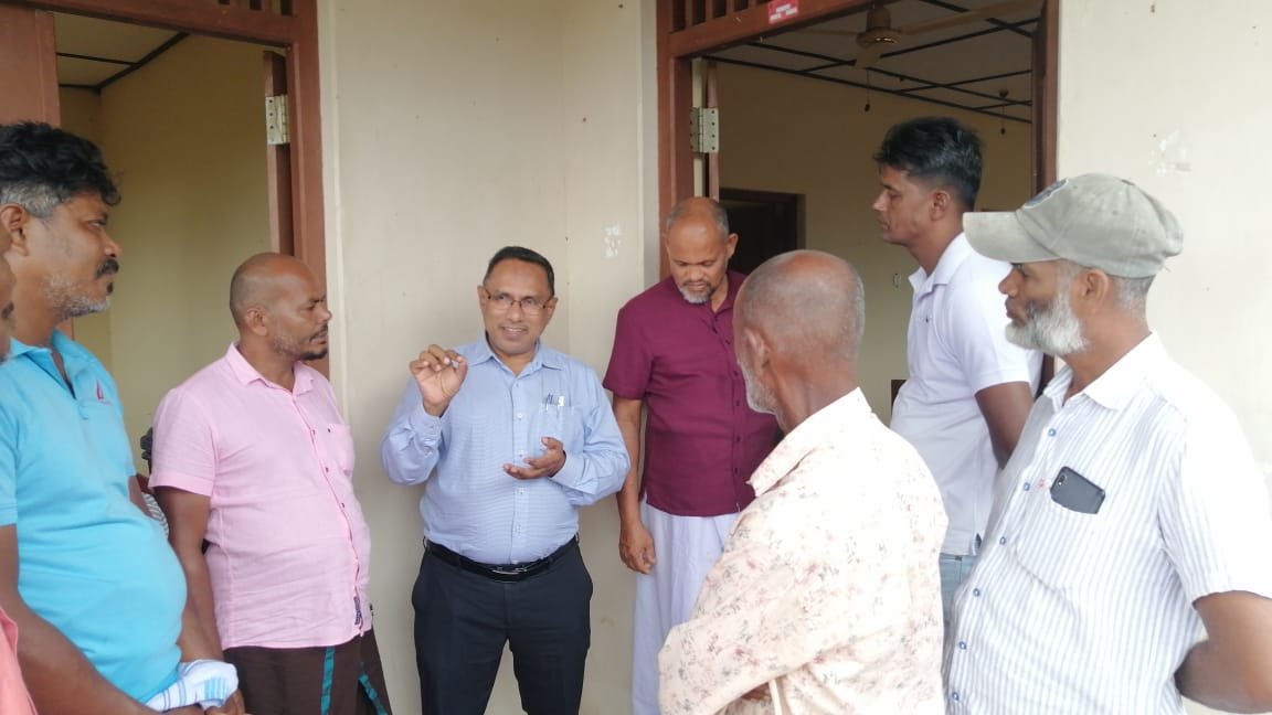 பத்து வருடங்களுக்கு மேலாக பாலடையும் அரச கட்டிடம்