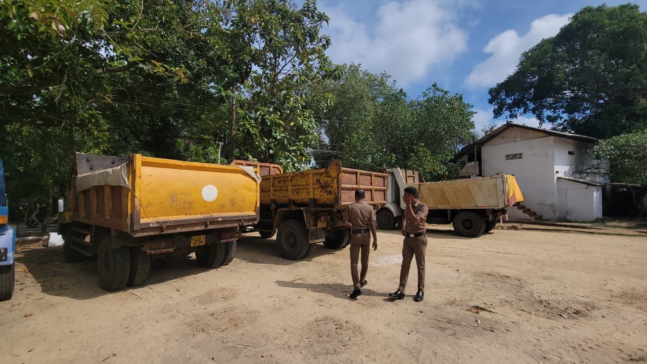 சட்ட விரோத மணல் ஏற்றிச் சென்ற 4 வாகனங்களுடன் சாரதிகள் கைது