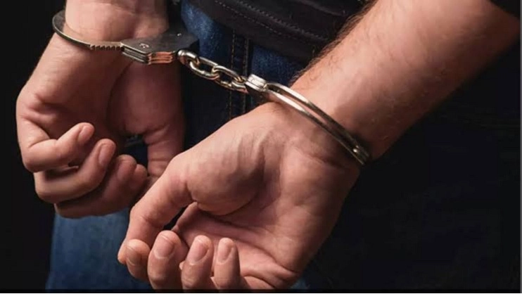 பெண் பாலியல் பலாத்காரம் சினிமா தயாரிப்பாளர் கைது