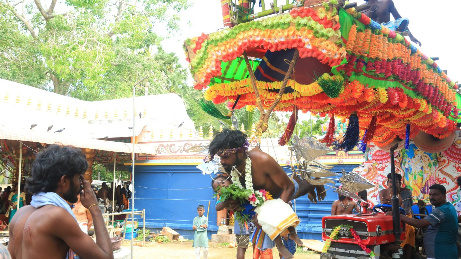 சுழிபுரம் ஞான வைரவர் ஆலயத்திற்கு வந்த தூக்கு காவடி