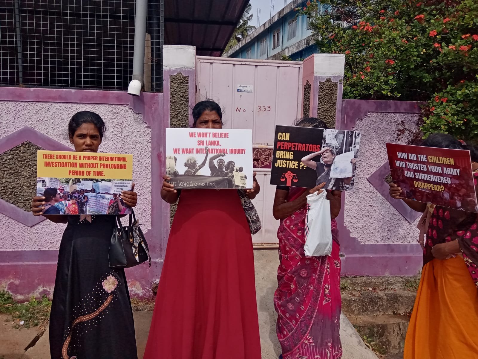 வலிந்து காணாமல் ஆக்கப்பட்டோரின் உறவுகளின் சங்கத்தால் ஆர்ப்பாட்டம்