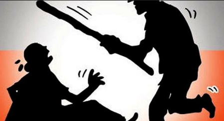 பொல்லால் தாக்கப்பட்டு 3 பிள்ளைகளின் தாய் காயம்