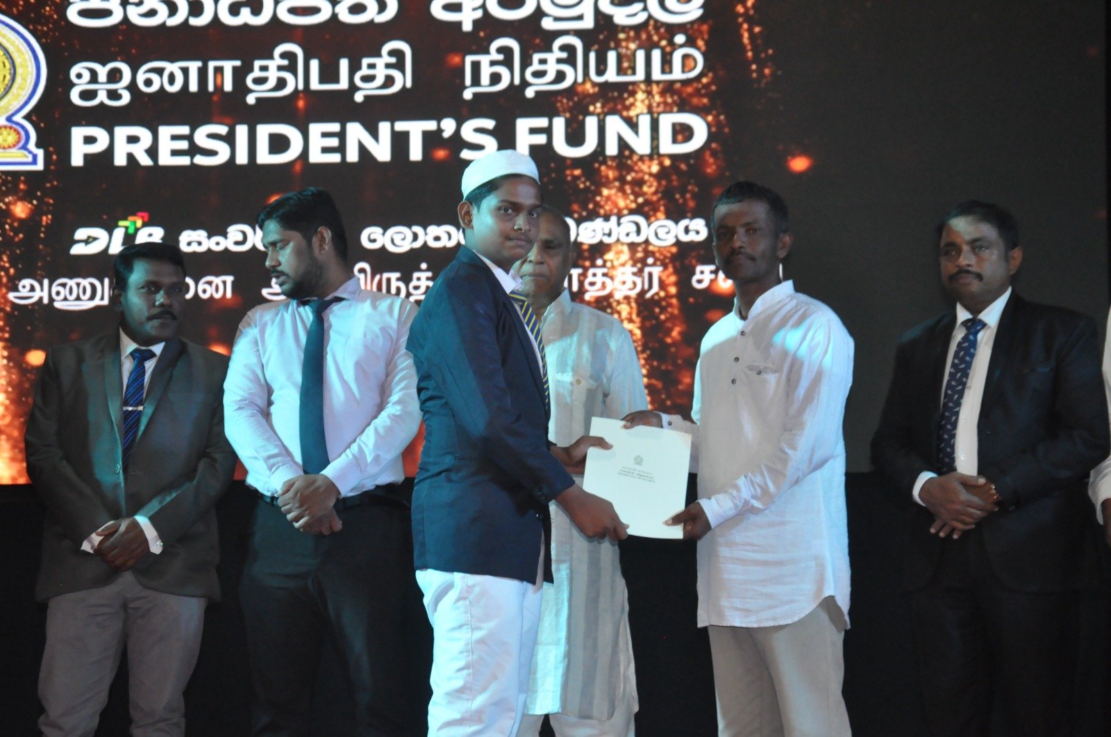 அம்பாறை மாவட்ட மாணவர்களுக்கு ஜனாதிபதி புலமைப்பரிசில் வழங்கி வைப்பு