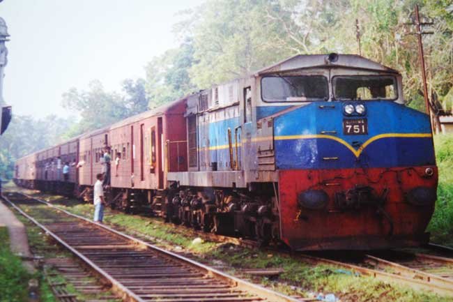 கொழும்பு-மட்டக்களப்பு மீனகயா ரயில் தடம்புரள்வு