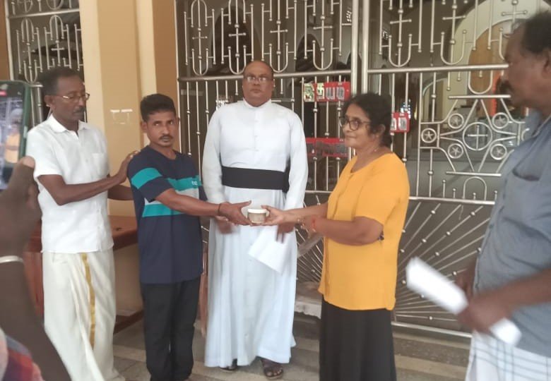 யாழில் 23 பவுண் நகையை தொலைத்தவரை தேடி கையளித்த நகைக்கடை உரிமையாளர்