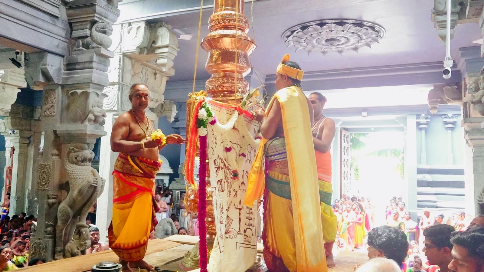 மன்னார் திருக்கேதீஸ்வர ஆலயத்தின் வருடாந்தப் பெருந்திருவிழா கொடியேற்றத்துடன் ஆரம்பமானது