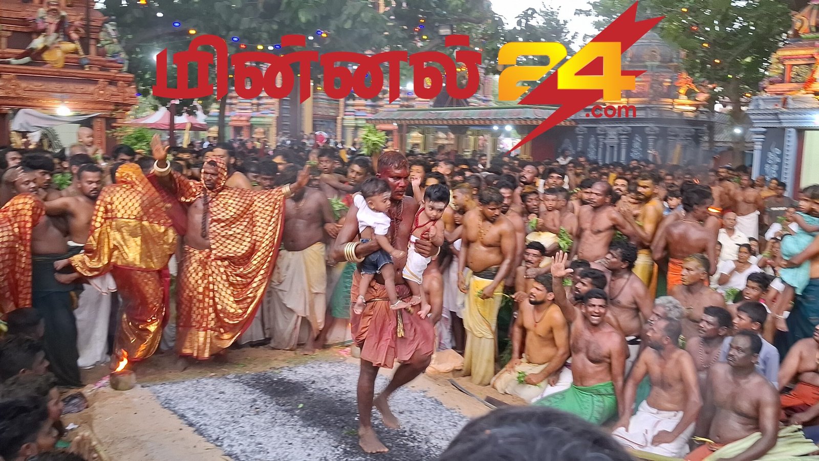 மட்டக்களப்பில் வரலாற்று சிறப்பு மிக்க புன்னைச்சோலை பத்திரகாளி அம்மன் ஆலய வருடாந்த தீமிதிப்பு