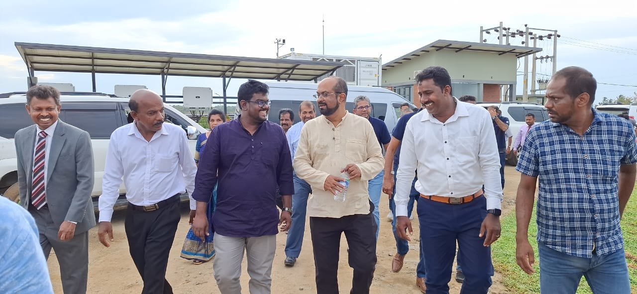 மட்டக்களப்பில் எரிசக்தி அமைச்சரினால் சூரிய மின் உற்பத்தி நிலையம் திறந்துவைப்பு