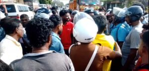 பரந்தன் பகுதியில் சற்றுமுன் இடம்பெற்ற விபத்தில் பெண் ஒருவர் உயிரிழப்பு!