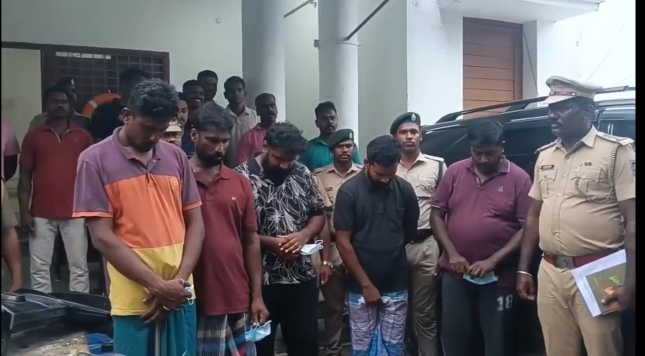 இலங்கைக்கு கடத்த இருந்த 4 கோடி மதிப்புள்ள கஞ்சா மீட்பு : இலங்கையர்கள் உற்பட ஐவர் கைது