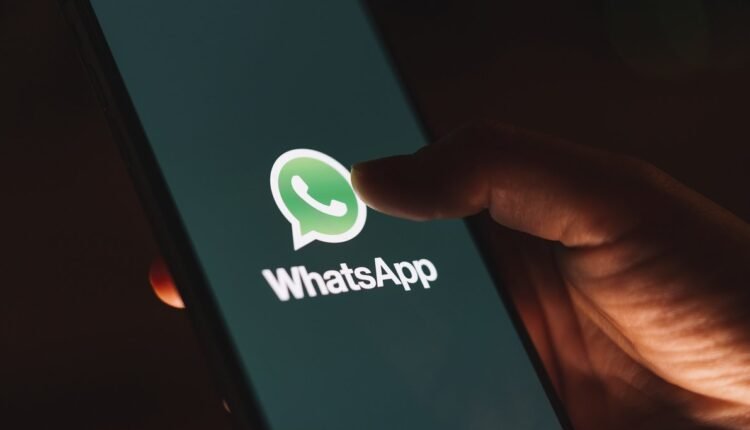 whatsapp-smartphone
