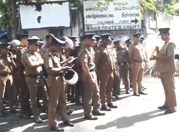 கோட்டை நீதவான் நீதிமன்றத்திற்கு அருகில் பதற்றநிலை
