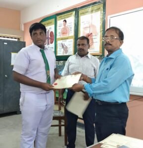 தேசிய ரீதியில் வெள்ளிப் பதக்கம் பெற்ற மாணவர்களுக்கு சான்றிதழ் வழங்கல்