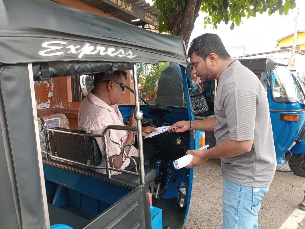 வடகிழக்கு பூரண ஹர்த்தாலுக்கு அழைப்பு : திருகோணமலையில் துண்டுப் பிரசுரம் விநியோகம்!