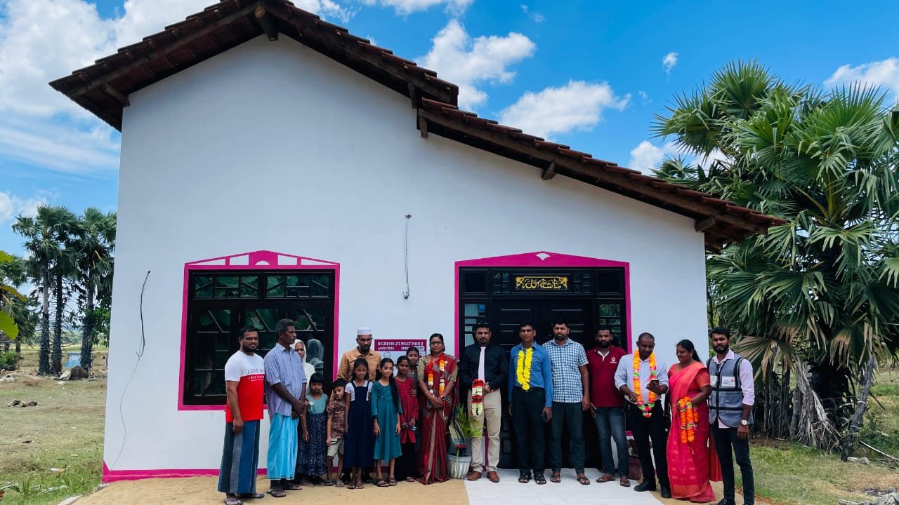 திருகோணமலையில் பிரதேச செயலகப் பங்கேற்புடன் மக்கள் சேவை மன்றத்தினால் நிரந்தர வீடுகள் வழங்கி வைப்பு