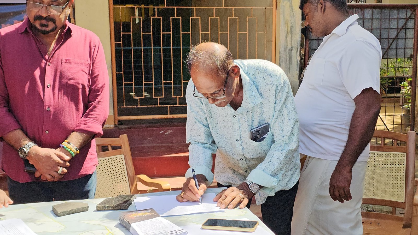 வட கிழக்கில் உள்ள மனிதப் புதைகுழிகளுக்கு நீதி வேண்டி யாழில் கையெழுத்துப் போராட்டம்!