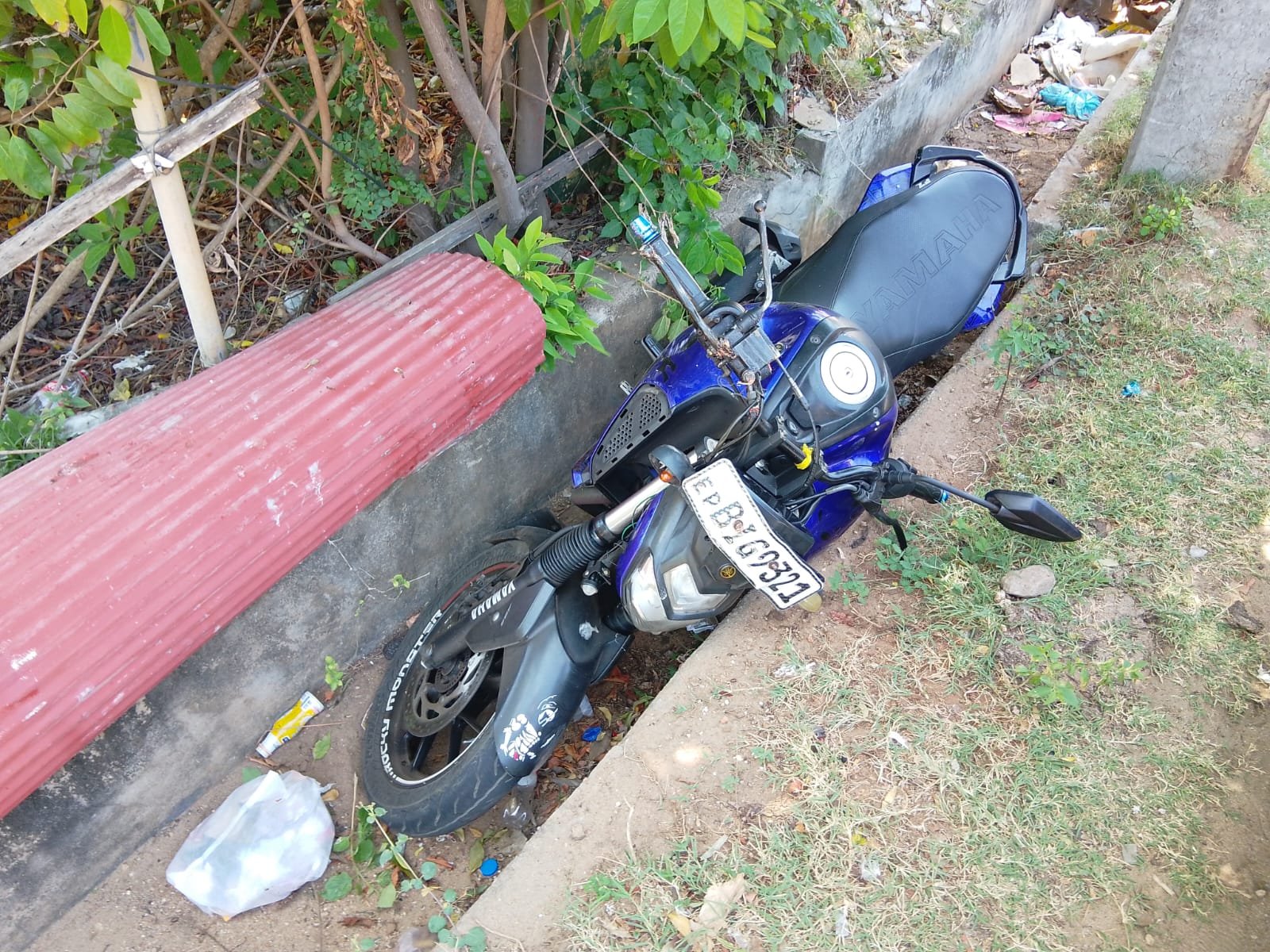 திருகோணமலையில் வடிகானுக்குள் விழுந்து மோட்டார் சைக்கிள் விபத்து!
