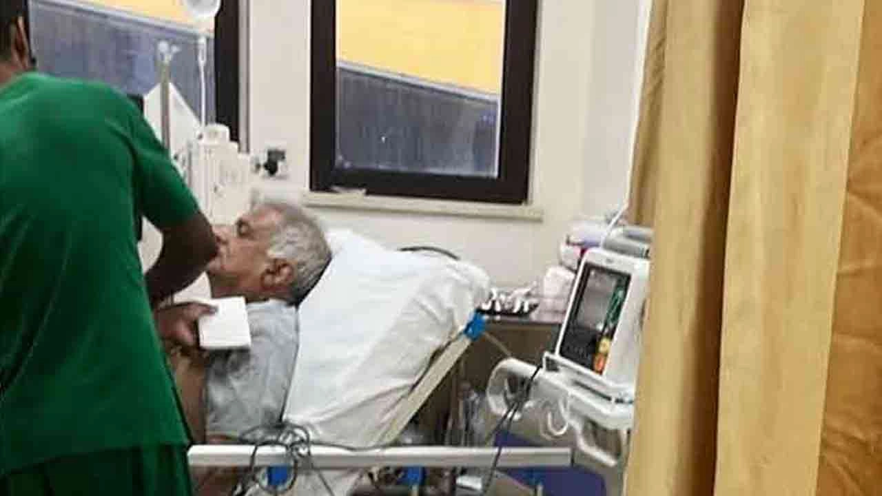 முன்னாள் ஜனாதிபதி ரணில் தொடர்ந்தும் தீவிர சிகிச்சைப் பிரிவில்