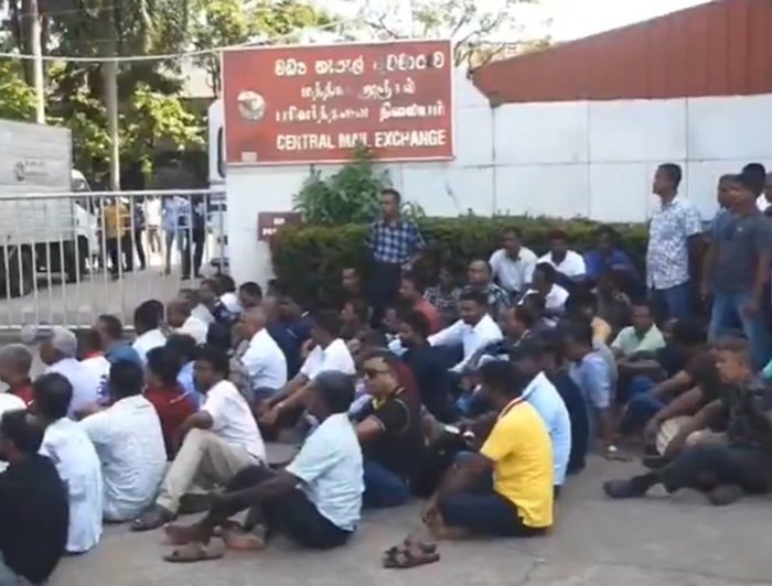 மத்திய அஞ்சல் பரிமாற்ற நிலையத்திற்கு முன்பாக அஞ்சல் தொழிற்சங்கங்கள் சத்தியாக்கிரக போராட்டம்