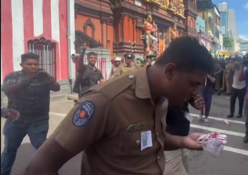 ஆர்ப்பாட்டத்திற்கு இடையே பொலிஸ் அதிகாரி மீது தாக்குதல்