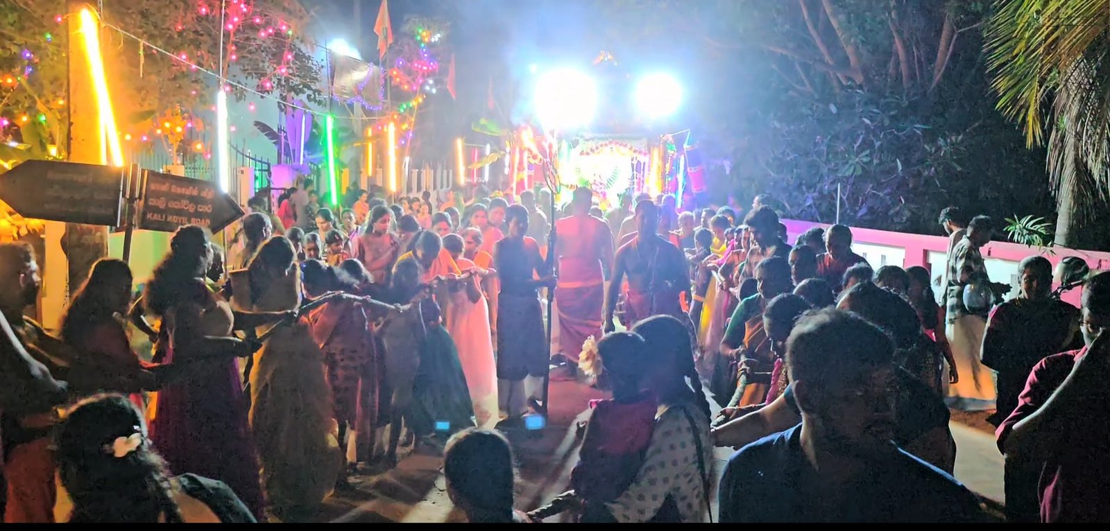 மட்டக்களப்பு ஆரையம்பதி ஸ்ரீ வெள்ளை மணல் அரசடிப் பிள்ளையார் ஆலய தேரோட்டம்