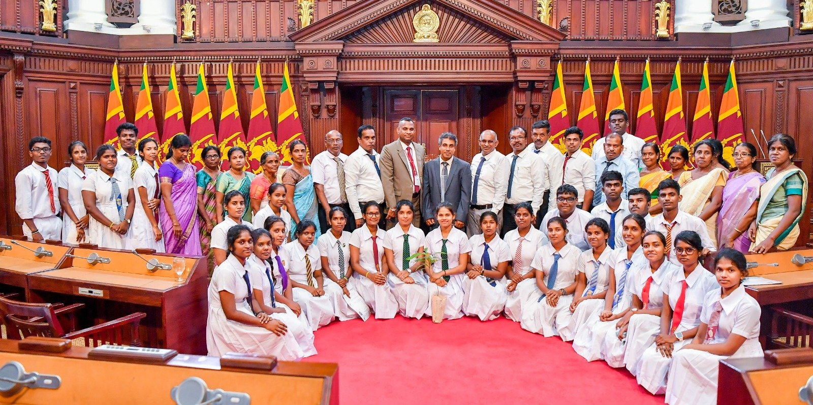 யாழ்.கல்வி வலயத்தின் மாணவர் பாராளுமன்ற மாணவர்கள் ஜனாதிபதி அலுவலகத்திற்கு வருகை