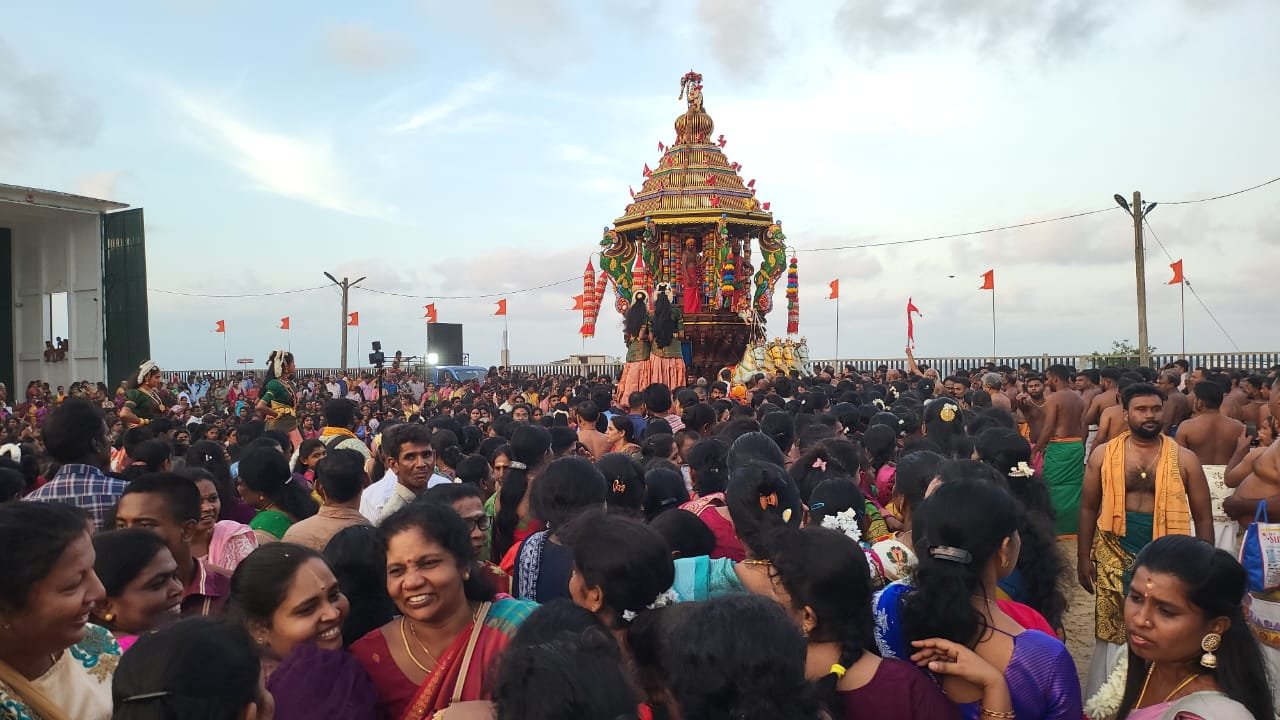 ஈழத்து திருச்செந்தூர் முருகன் ஆலய தோரோட்டம்