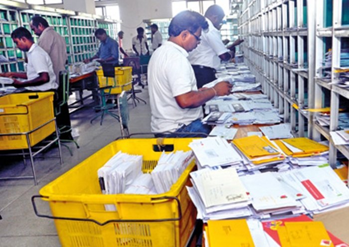 அஞ்சல் தொழிற்சங்கங்கள் ஊழியர்களை தவறாக வழிநடத்துவதாகக் குற்றச்சாட்டு