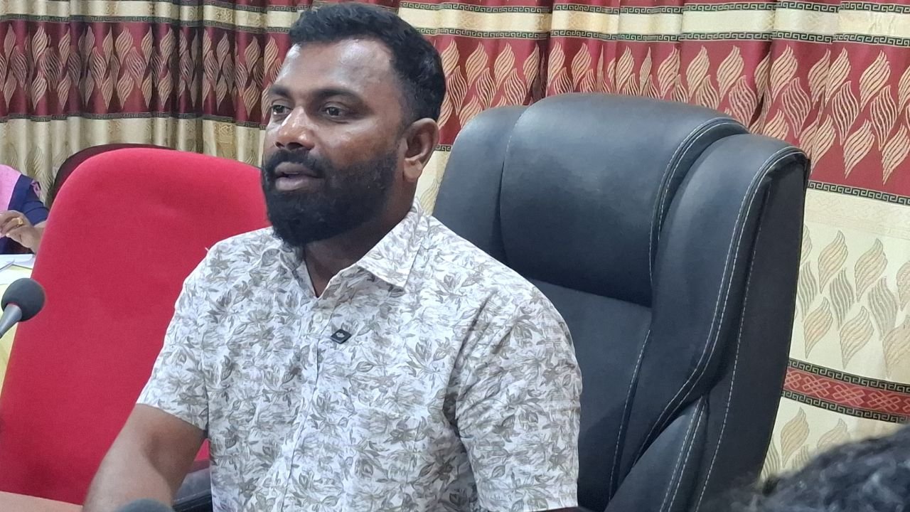 எமது வட்டி விகிதங்களுக்கு உடன்படாவிட்டால் அனைத்து நிதி நிறுவனங்களும் பூட்டப்படும்