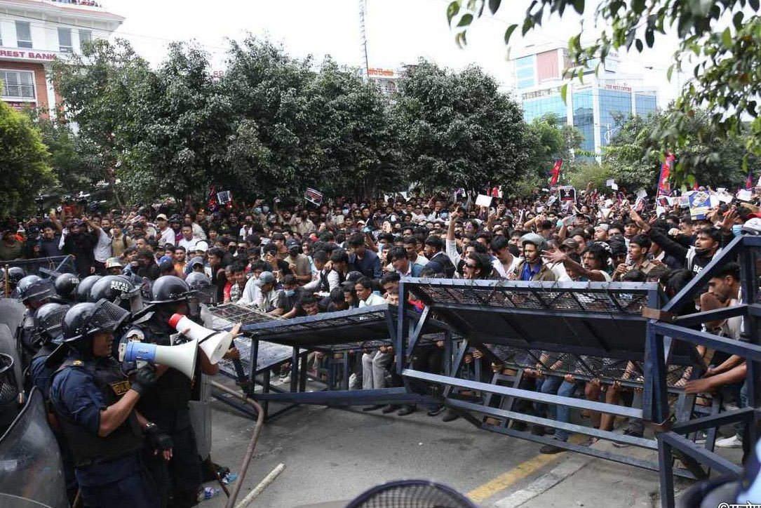 19 பேர் உயிரிழந்ததையடுத்து நேபாளத்தில் சமூக ஊடகங்கள் மீதான தடை நீக்கம்!