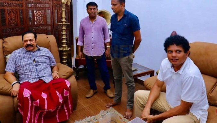 மஹிந்த ராஜபக்ஷவை சந்திக்க சென்ற இரண்டு நாடாளுமன்ற உறுப்பினர்கள்