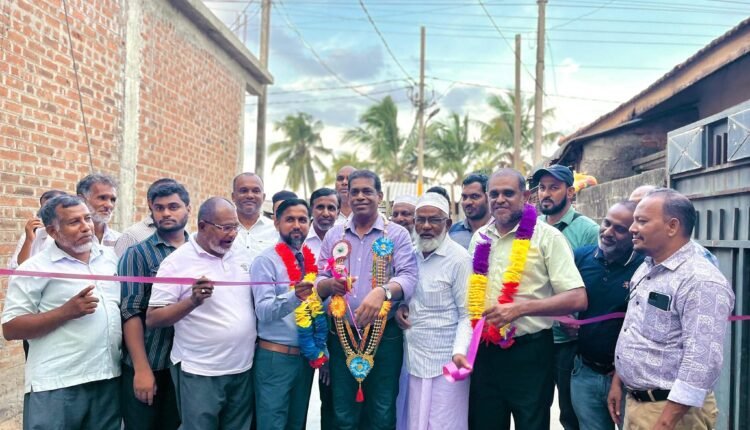 கல்முனை பள்ளி வீதி திறந்து வைப்பு
