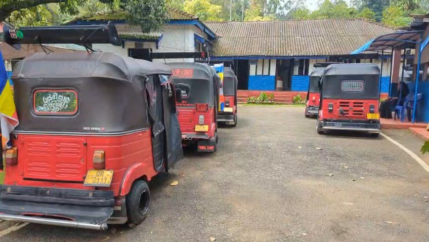 பூண்டுலோயா பொலிஸாரால் 10 முச்சக்கரவண்டிகள் பறிமுதல் செய்யப்பட்டு சாரதிகளும் கைது!