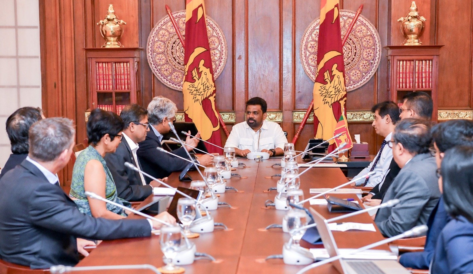 ஜனாதிபதிக்கும் இலங்கை வர்த்தக சம்மேளனத்தின் புதிய அதிகாரிகளுக்கும் இடையிலான சந்திப்பு