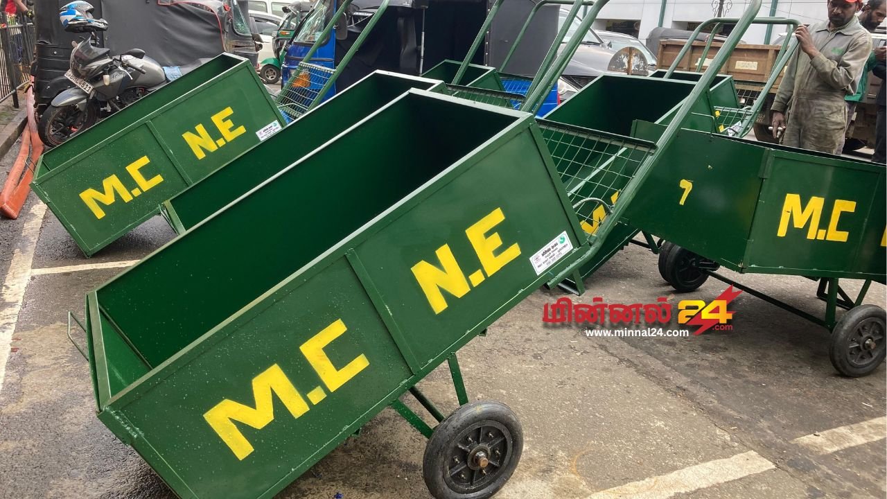 நுவரெலியா மாநகரசபை ஊடாக குப்பை சேகரிக்கும் 10 வண்டிகள் கையளிப்பு!