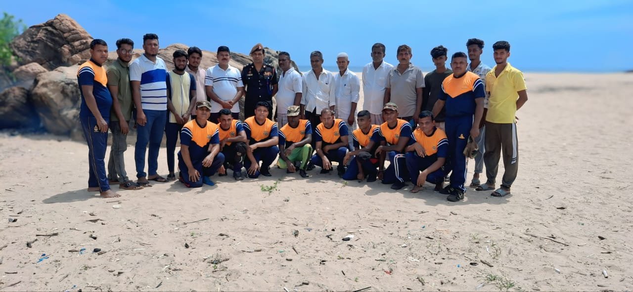 கிளீன் ஸ்ரீலங்கா திட்டத்தின் கீழ் சுற்றுலா பகுதி குச்சவெளி கடற்கரை சிரமதானம்
