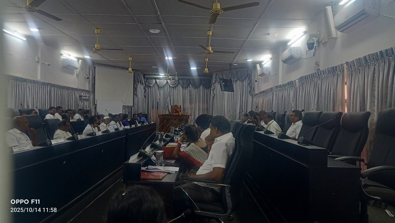 கால்நடை வைத்திய அதிகாரியை ஒப்பந்த அடிப்படையிலாவது நியமியுங்கள் - யாழ். மாநகரின் முன்னாள் முதல்வர்