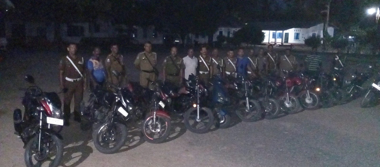 சம்மாந்துறையில் 17 மோட்டார் சைக்கிள்கள் மீட்பு