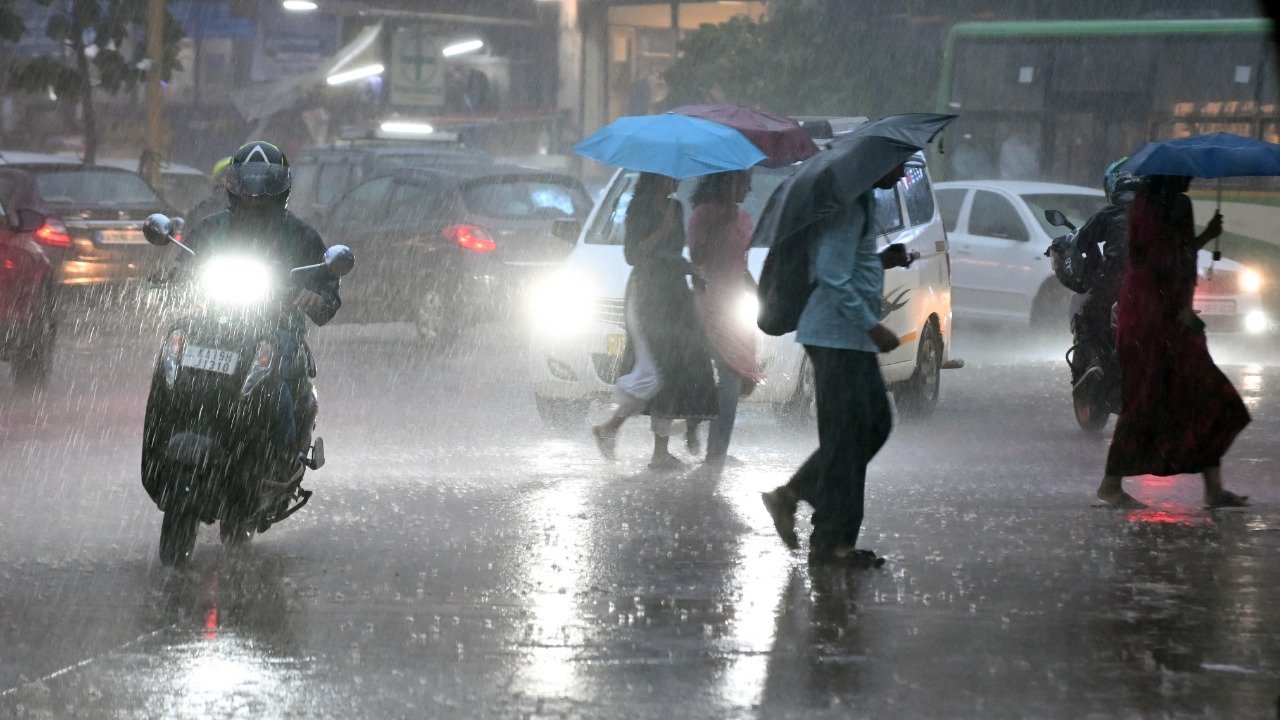 நாட்டின் பெரும்பாலான பகுதிகளில் பிற்பகலில் இடியுடன் கூடிய மழை