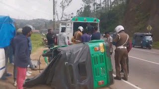 இலங்கையில் கோர விபத்து-நொறுங்கிய ஆட்டோ