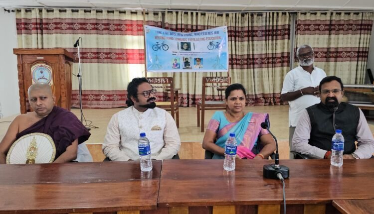 பௌர்ணமி தினத்தை முன்னிட்டு மாணவர்களுக்கு துவிச்சக்கர வண்டிகள் வழங்கல்!